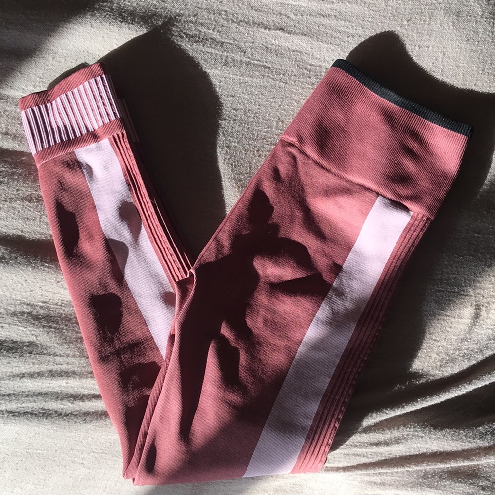 Women’s Sm Fabletics leggings.